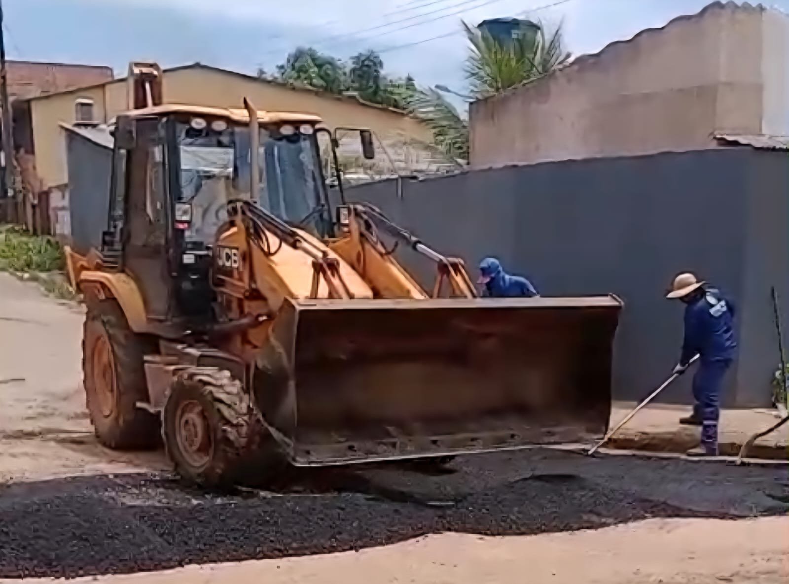 Pedido de providência do vereador Dr. Júnior Queiroz é atendido com operação tapa-buracos no Nova Floresta