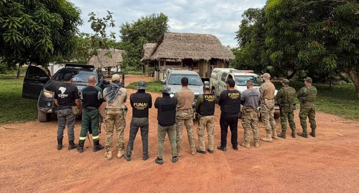 Operação policial combate extração ilegal de madeira em terra indígena em Rondônia
